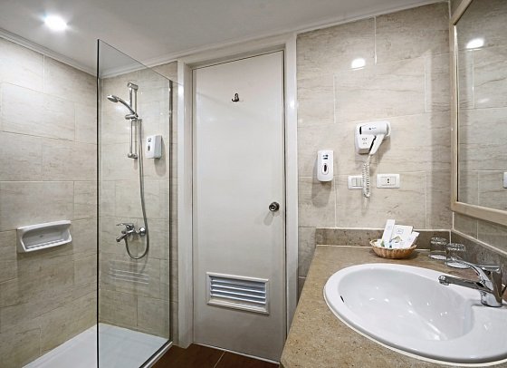 Bel Air Azur Resort - Beispiel Bad Doppelzimmer Standard (Zimmercodierungen DG1 & DP1)