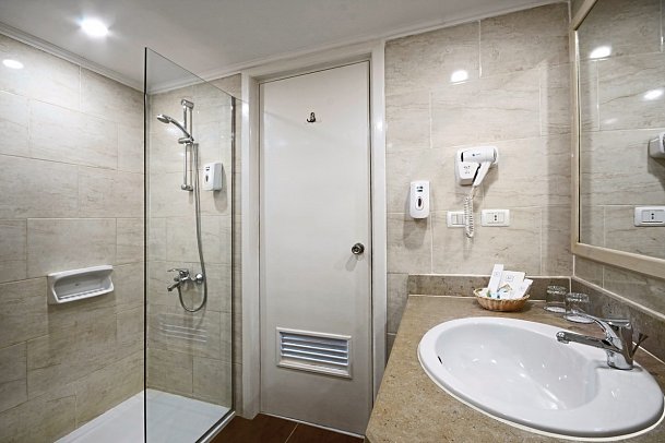 Bel Air Azur Resort - Beispiel Bad Doppelzimmer Standard (Zimmercodierungen DG1 & DP1)