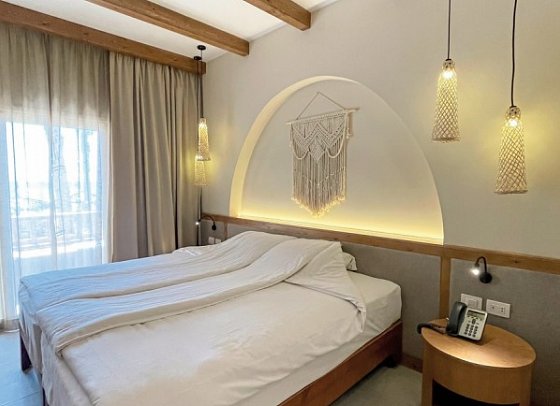 The Breakers Diving & Surfing Lodge - Wohnbeispiel Doppelzimmer Poolblick (Zimmercodierungen DB1 & DC1)