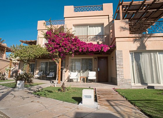 Shams Prestige Abu Soma - Beispiel Terrasse Doppelzimmer Standard seitl. Meerblick (Zimmercodierungen D4N & DGN)
