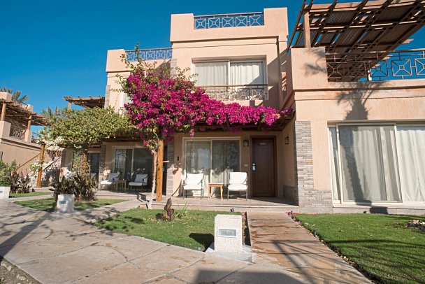 Shams Prestige Abu Soma - Beispiel Terrasse Doppelzimmer Standard seitl. Meerblick (Zimmercodierungen D4N & DGN)