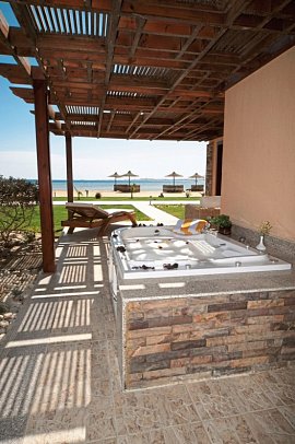 Shams Prestige Abu Soma - Beispiel Terrasse Doppelzimmer Superior Meerblick (Zimmercodierungen D7M & DSM)