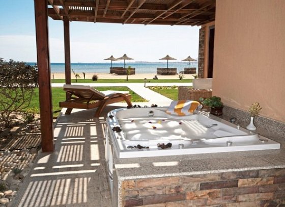Shams Prestige Abu Soma - Beispiel Terrasse Doppelzimmer Superior Meerblick (Zimmercodierungen D7M & DSM)