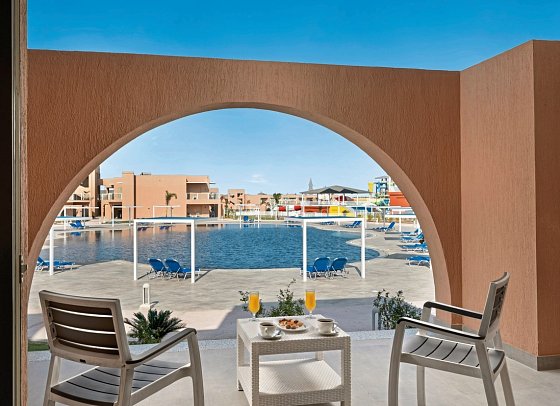 Pickalbatros Water Valley Resort - Neverland Hurghada - Beispiel Terrasse Familienzimmer Premium (Zimmercodierung FM1)