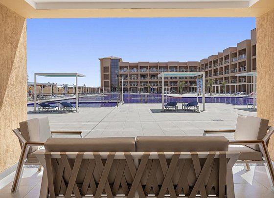 Pickalbatros Water Valley Resort - Neverland Hurghada - Beispiel Balkon Duplex Pool View (Zimmercodierung FS1)