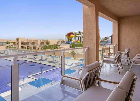 Pickalbatros Water Valley Resort - Neverland Hurghada - Beispiel Balkon Familienzimmer Superior Poolblick (Zimmercodierung FSP)