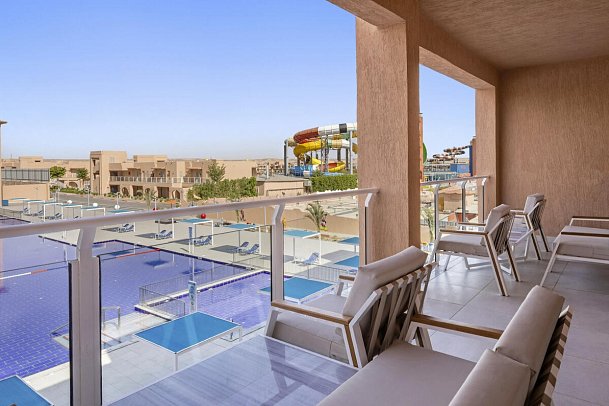 Pickalbatros Water Valley Resort - Neverland Hurghada - Beispiel Balkon Familienzimmer Superior Poolblick (Zimmercodierung FSP)