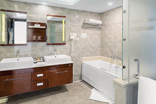 Pickalbatros White Beach Resort - Hurghada - Beispiel Bad Doppelzimmer Deluxe Meerblick (Zimmercodierungen DDM & DCM)