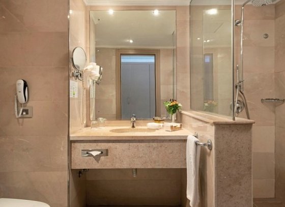 Cleopatra Luxury Resort Makadi Bay - Beispiel Bad Doppelzimmer Premium Meeresfront (Zimmercodierung DMO)