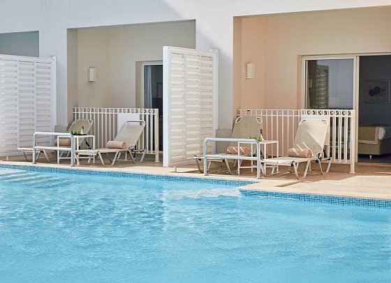 JAZ Aquaviva - Beispiel Terrasse Familienzimmer Swim-Up (Zimmercodierung FBQ)