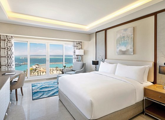 Hilton Hurghada Plaza - Wohnbeispiel Doppelzimmer Deluxe Meerblick (Zimmercodierungen DDM & DCM)