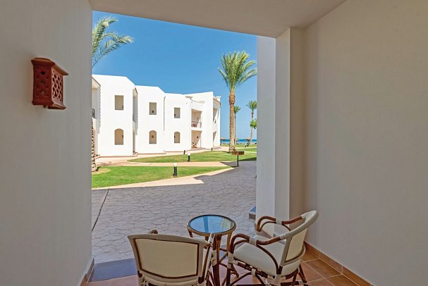 SUNRISE Alma Bay Resort - Beispiel Terrasse Mega Doppelzimmer (Zimmercodierung DDG)