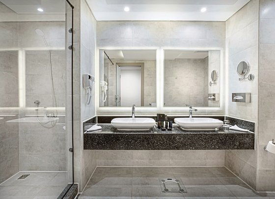 The V Luxury Resort Sahl Hasheesh - Beispiel Bad Penthouse Suite Meerblick (Zimmercodierung WBM)
