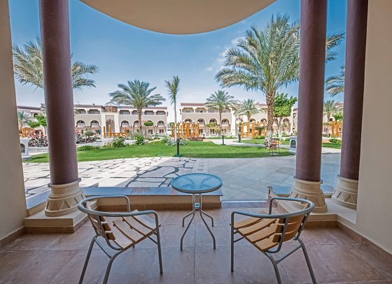 Sentido Mamlouk Palace Resort - Beispiel Terrasse Doppelzimmer Standard (Zimmercodierungen DG1, DC1, DCG, DGA & DCA)