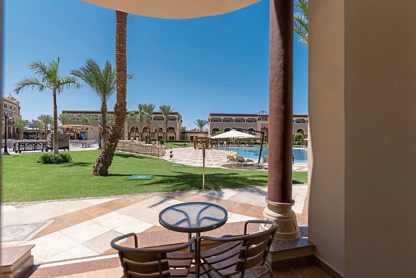 Sentido Mamlouk Palace Resort - Beispiel Terrasse Familiensuite (Zimmercodierungen W1G, W2G & W1P)