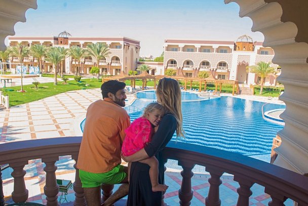 Sentido Mamlouk Palace Resort - Beispiel Balkon Familiensuite Poolblick (Zimmercodierung W1P)