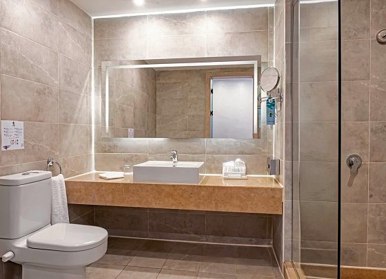 Calimera Blend Paradise - Beispiel Bad Familiensuite Deluxe (Zimmercodierung WI2)