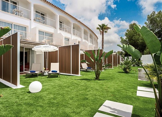 Vibra Cala Tarida - Beispiel Terrasse Doppelzimmer Superior (Zimmercodierung DS1)