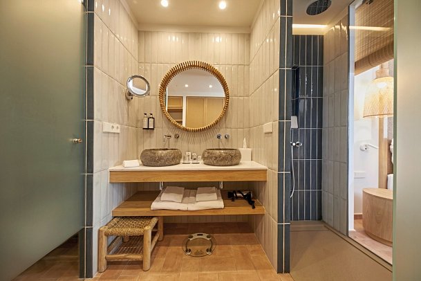 Cala San Miguel Ibiza Resort, Curio Collection by Hilton - Beispiel Bad (Zimmercodierung DBP)