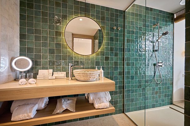 Cala San Miguel Ibiza Resort, Curio Collection by Hilton - Beispiel Bad (Zimmercodierung DSM)