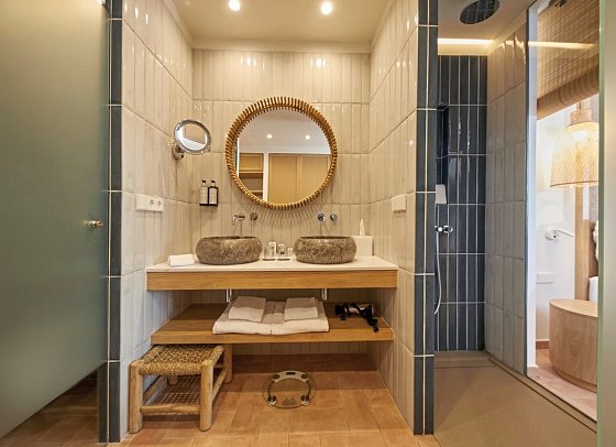 Cala San Miguel Ibiza Resort, Curio Collection by Hilton - Beispiel Bad (Zimmercodierung DBP)