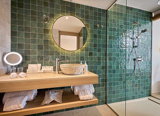 Cala San Miguel Ibiza Resort, Curio Collection by Hilton - Beispiel Bad (Zimmercodierung DSM)