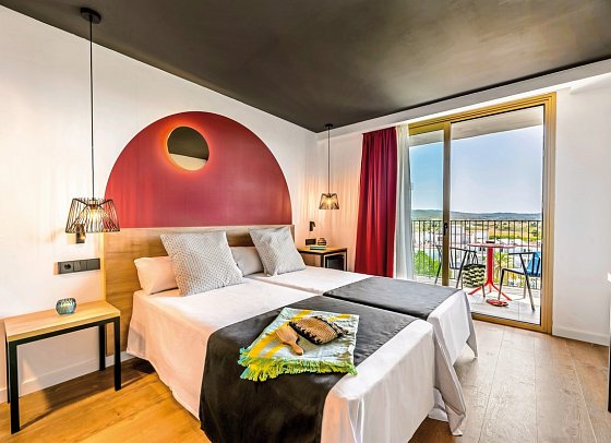 Vibra District - Wohnbeispiel Doppelzimmer Poolblick (Zimmercodierung DBP)