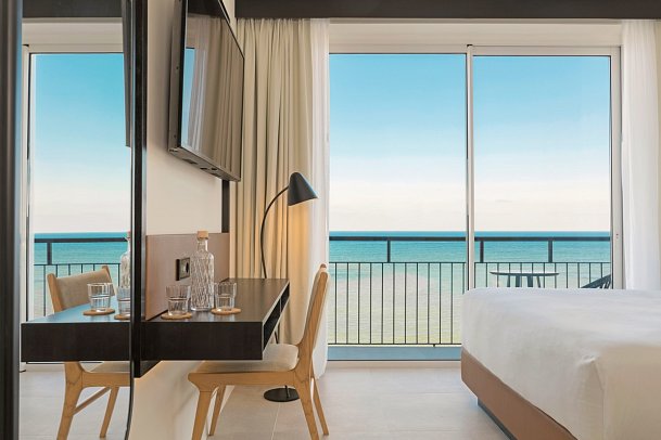 Riomar Ibiza, a Tribute Portfolio Hotel by Marriott - Wohnbeispiel Doppelzimmer Deluxe Meerblick (Zimmercodierung D1M)