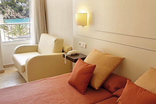 Grupotel Imperio Playa - Wohnbeispiel Doppelzimmer seitl. Meerblick (Zimmercodierung DBN)