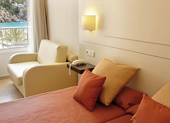 Grupotel Imperio Playa - Wohnbeispiel Doppelzimmer seitl. Meerblick (Zimmercodierung DBN)