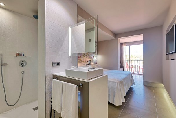 Occidental Ibiza - Beispiel Bad Familienzimmer (Zimmercodierung FB1)