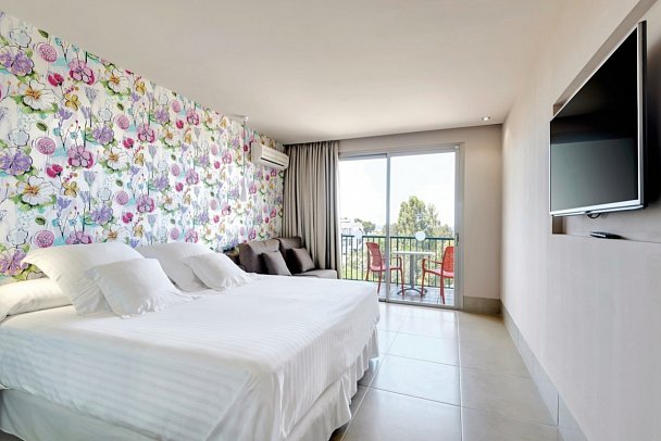 Occidental Ibiza - Wohnbeispiel Familienzimmer Superior mit Verbindungstür (Zimmercodierung FV1)