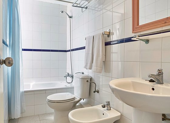 Casa Luis Appartements by Invisa - Beispiel Bad (Zimmercodierung AB1)