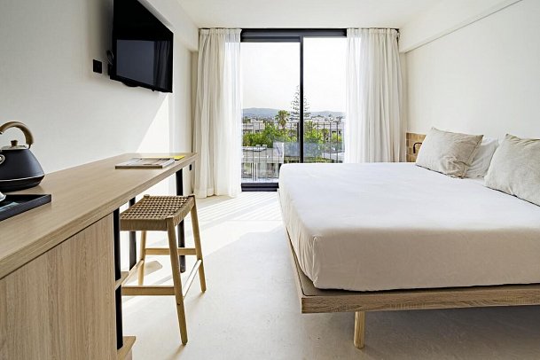 Bonito Ibiza by Ncalma - Wohnbeispiel Doppelzimmer Sunchaser Poolblick (Zimmercodierung DBP)