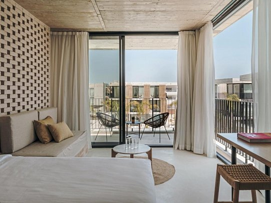 Bonito Ibiza by Ncalma - Wohnbeispiel Juniorsuite Nomad Corner Poolblick (Zimmercodierung J2P)