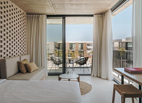 Bonito Ibiza by Ncalma - Wohnbeispiel Juniorsuite Nomad Corner Poolblick (Zimmercodierung J2P)