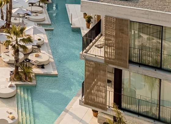 Bonito Ibiza by Ncalma - Wohnbeispiel Juniorsuite Nomad Corner Poolblick (Zimmercodierung J2P)