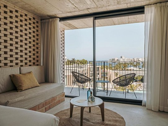Bonito Ibiza by Ncalma - Wohnbeispiel Juniorsuite Nomad Meerblick (Zimmercodierung JBM)