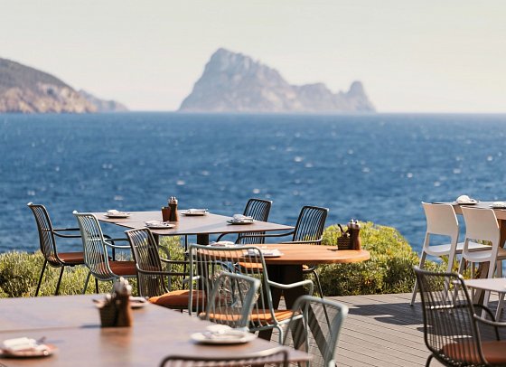 7Pines Resort Ibiza · Destination by Hyatt - Cone Club