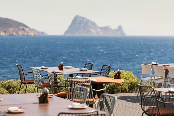7Pines Resort Ibiza · Destination by Hyatt - Cone Club