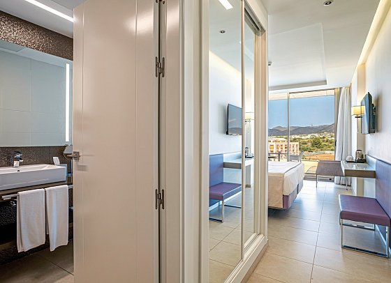 Torre del Mar - Wohnbeispiel Doppelzimmer Superior seitl. Meerblick (Zimmercodierung DSN)