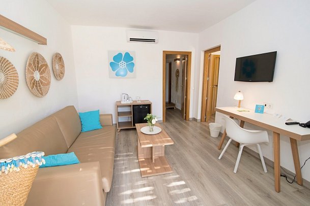 Cala Llenya Resort Ibiza - Wohnbeispiel Suite Garteblick (Zimmercodierung WBG)