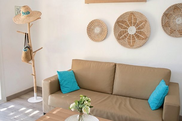 Cala Llenya Resort Ibiza - Wohnbeispiel Suite Garteblick (Zimmercodierung WBG)