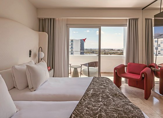 The Unexpected Ibiza Hotel - Wohnbeispiel Doppelzimmer The Twist & Go seitl. Meerblick (Zimmercodierung DBN)