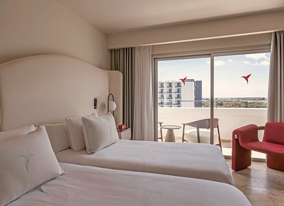 The Unexpected Ibiza Hotel - Wohnbeispiel Doppelzimmer The Twist & Go seitl. Meerblick (Zimmercodierung DBN)