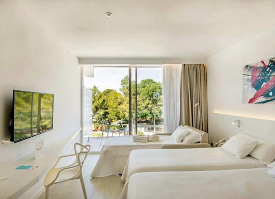 Els Pins Resort & Spa - Wohnbeispiel Doppelzimmer Deluxe Gartenblick (Zimmercodierung DDG)