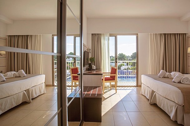 Puchet - Wohnbeispiel Doppelzimmer Deluxe Poolblick (Zimmercodierung DDP)