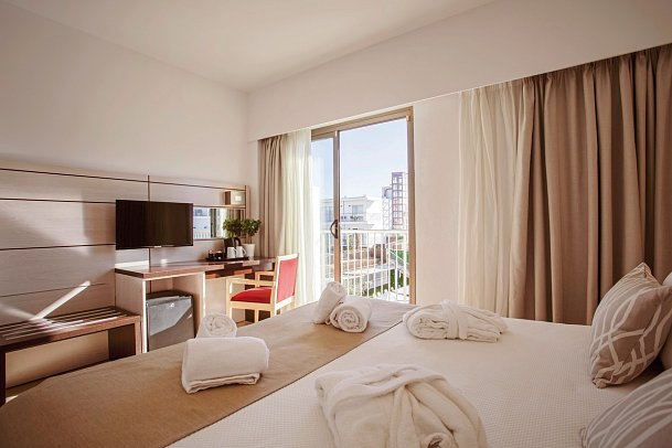 Puchet - Wohnbeispiel Doppelzimmer Deluxe Poolblick (Zimmercodierung DDP)