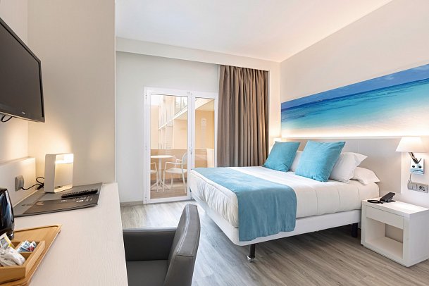 Invisa Es Pla - Wohnbeispiel Doppelzimmer Premium Superior Poolblick (Zimmercodierung DMP)