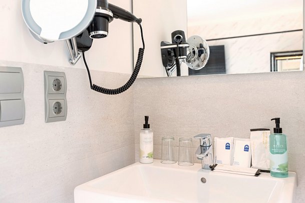 Invisa Es Pla - Beispiel Bad (Zimmercodierung DB1)